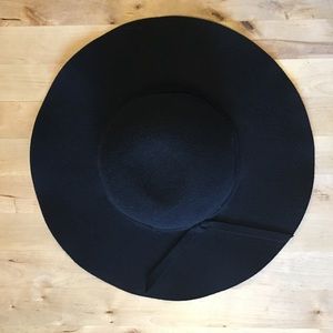 Black felt floppy hat